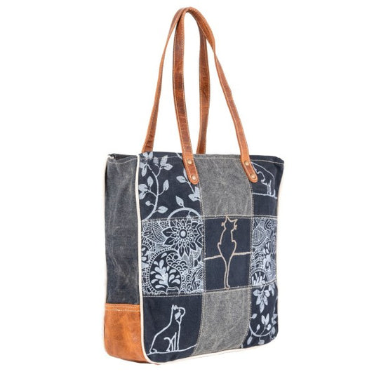 Caturday Tote Bag