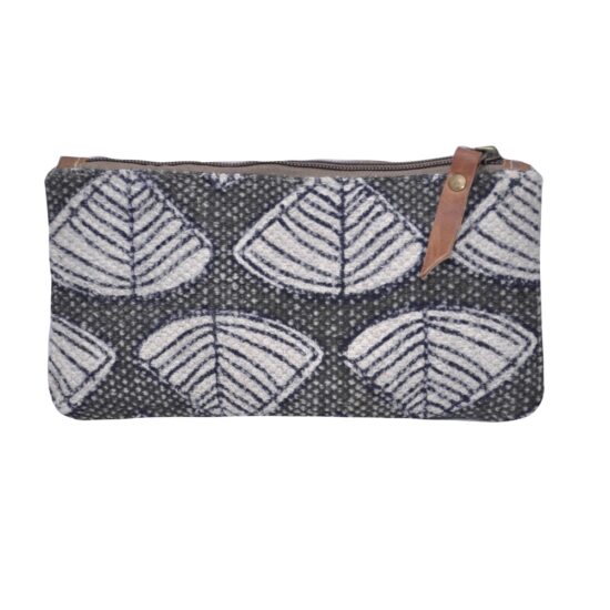 Black Rug with Star Clutch - Image 2
